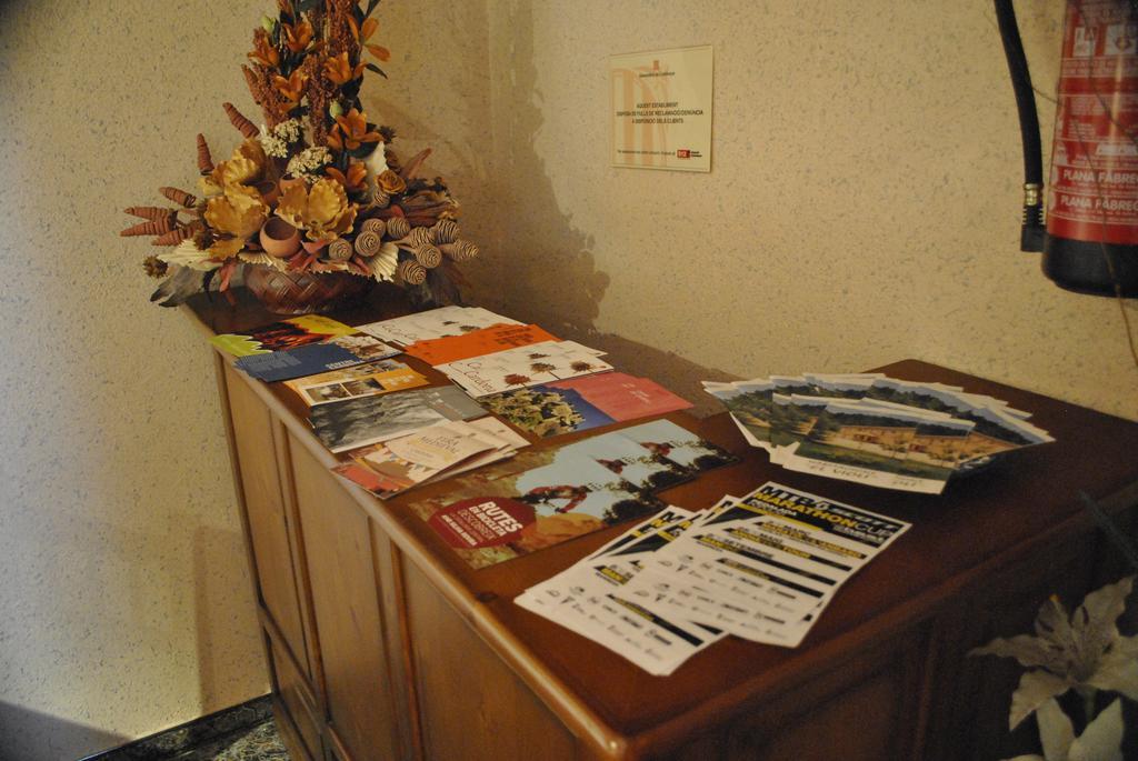 Hostal El Violi Cardona Zewnętrze zdjęcie